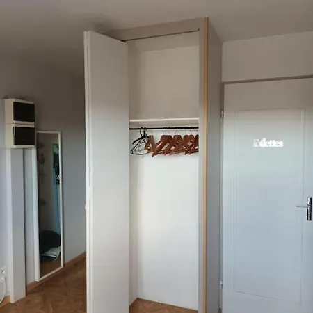 Studio Proche Land Apartament *